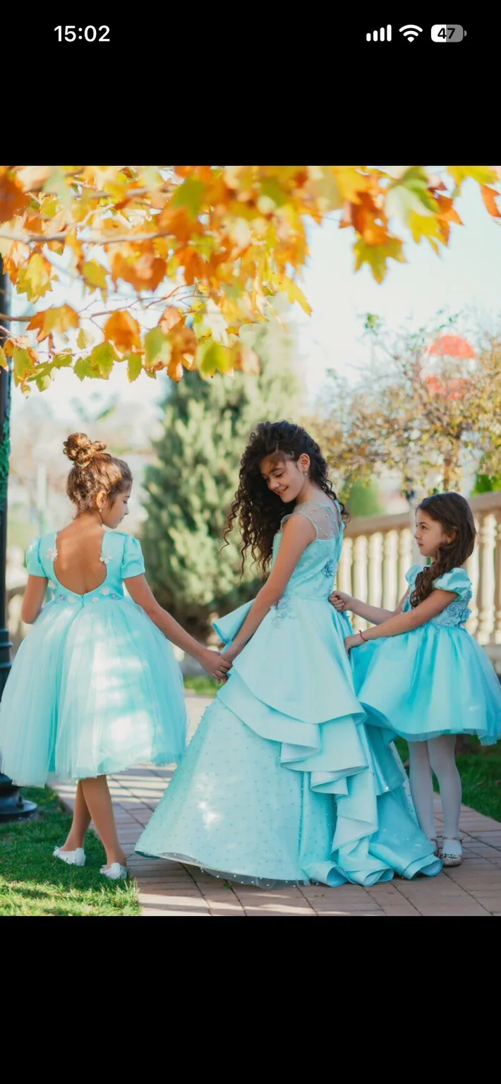 Turquoise dresses beneath autumn leaves
